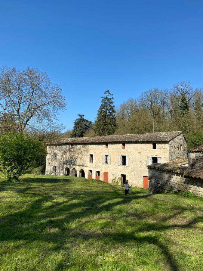 Chateau Des Loups - Les Cypres Echire 외부 사진