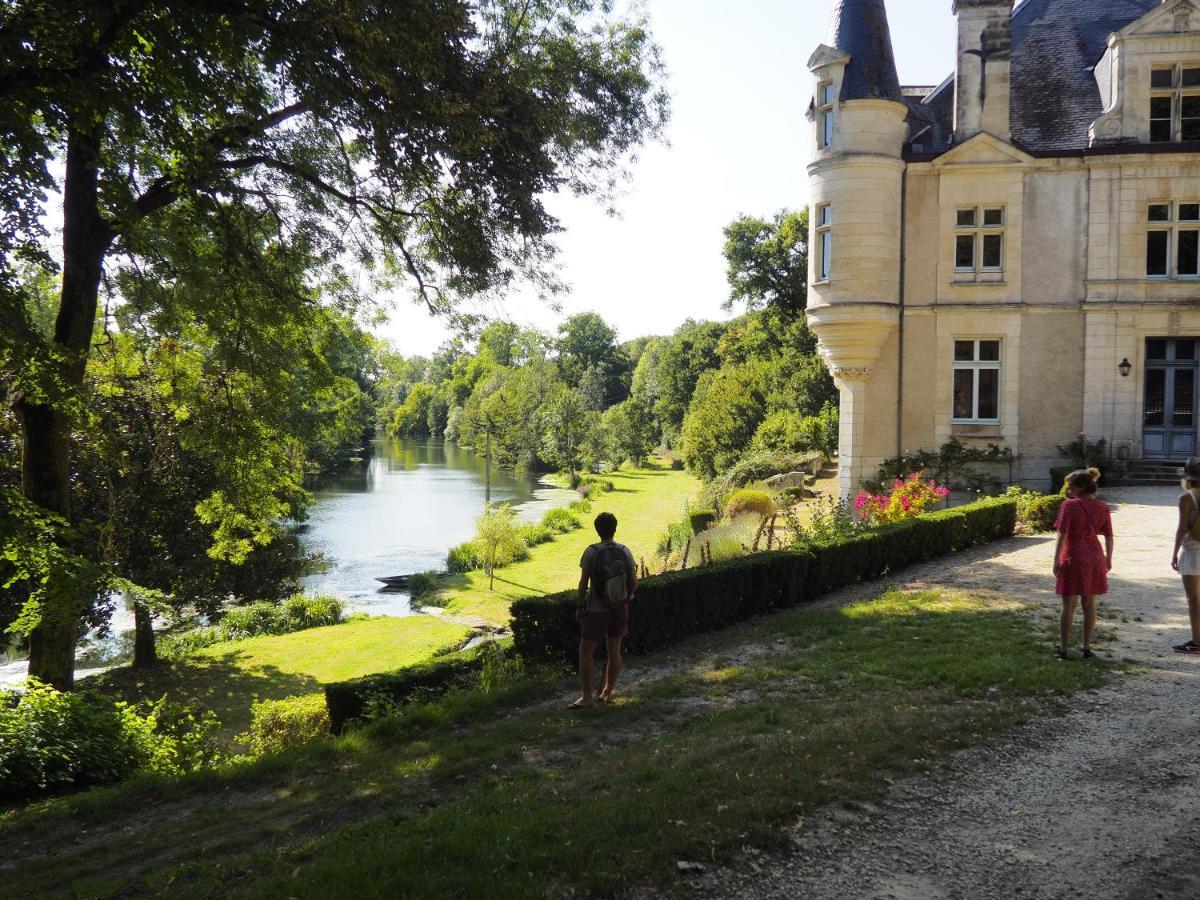 Chateau Des Loups - Les Cypres Echire 외부 사진